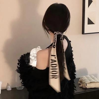 我的穷鬼闺蜜竟是我上司